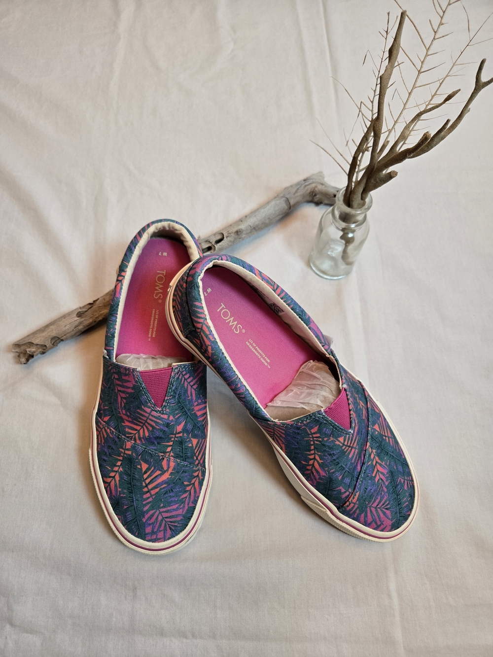 Toms Women's Slip-On in Teal and Pink Leaf Pattern